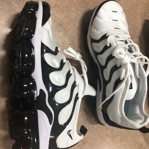 WOMENS Nike vapormax size 7